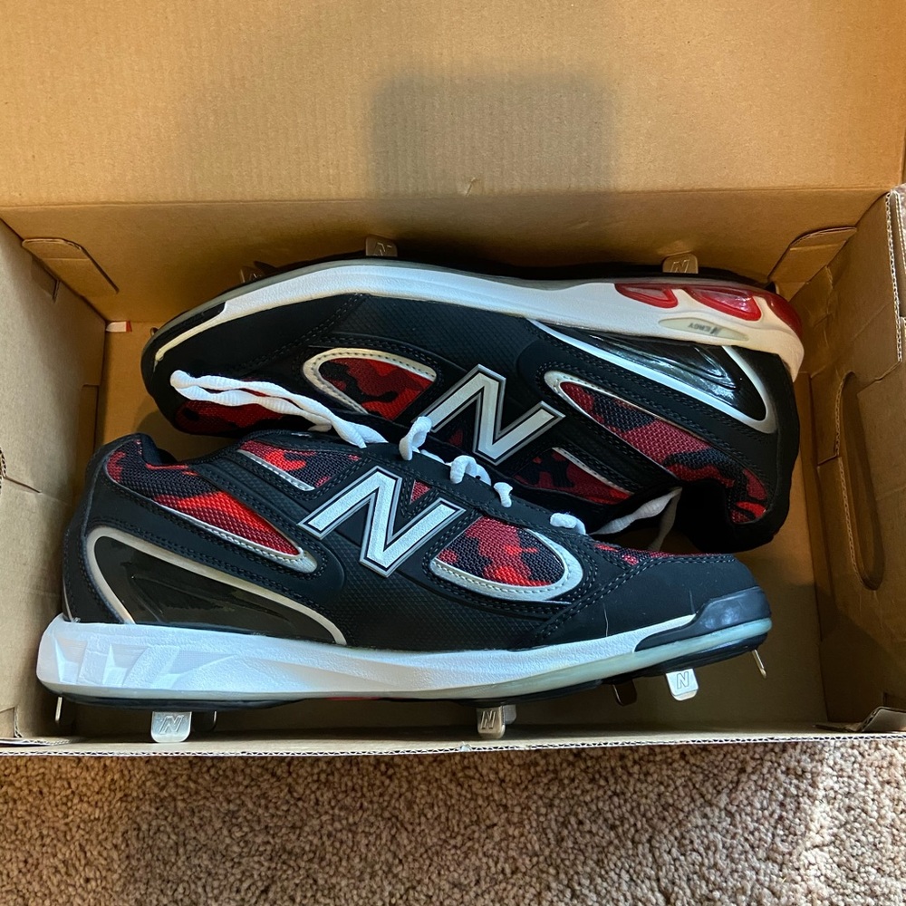 New Balance Men’s cleats - Size 10